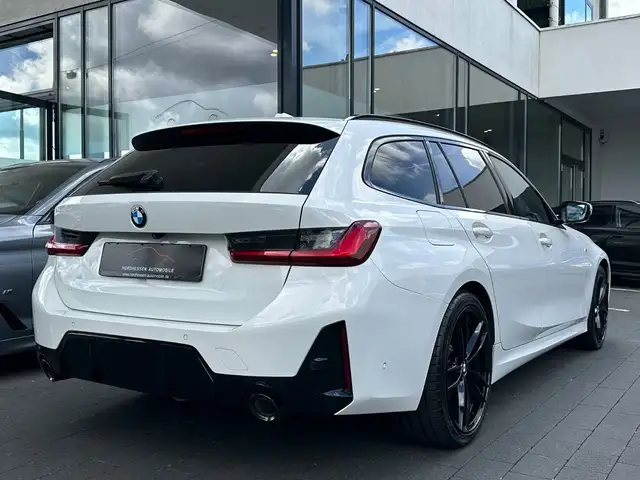 BMW 3 Series view 4