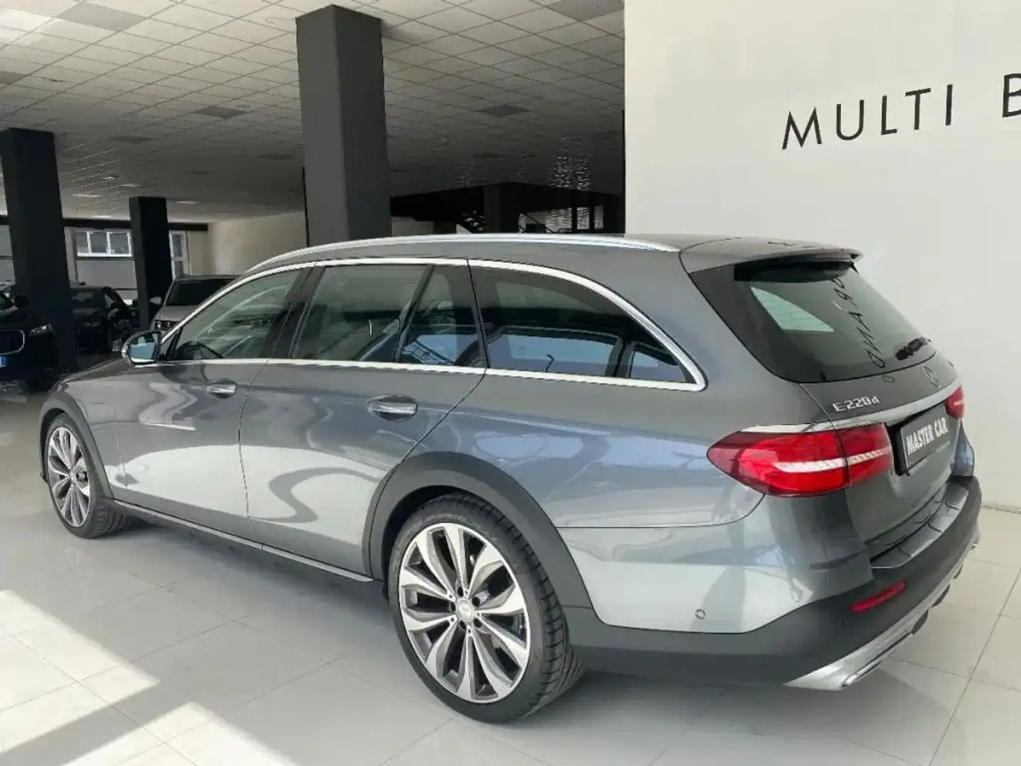 Mercedes-Benz E 220 SW d Sport auto 4Matic All-Terrain Grau - 2
