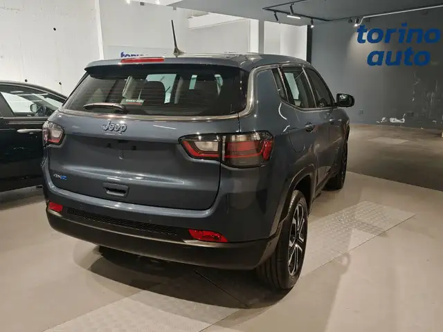 Jeep Compass view 4