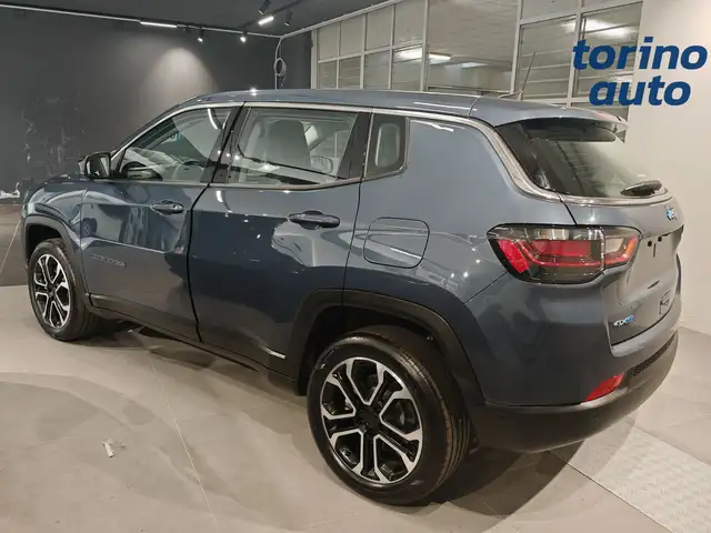 Jeep Compass view 3