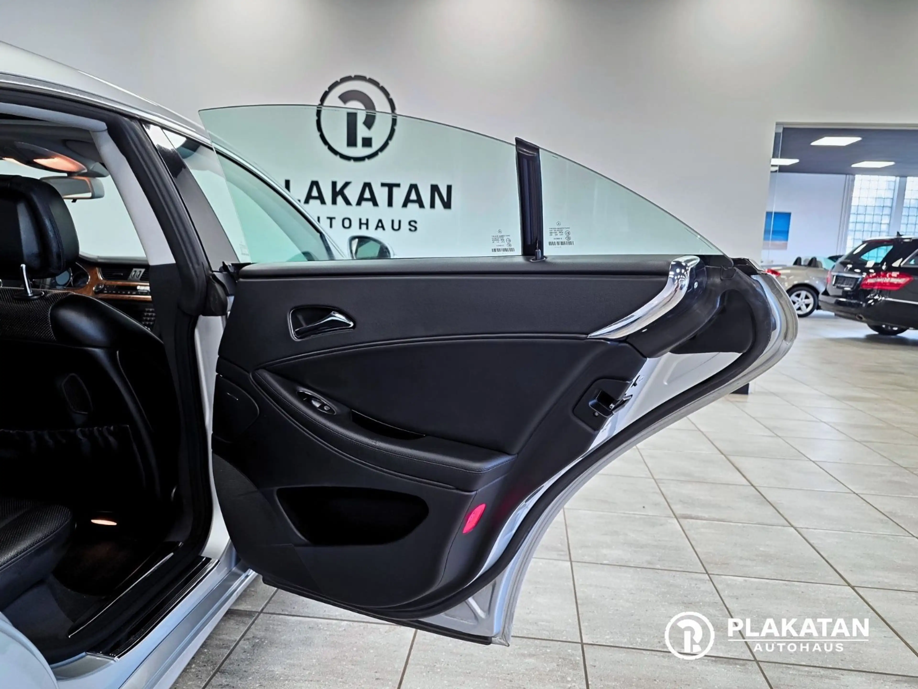 Mercedes-Benz CLS 320 CDI Leder Schiebedach SitzBeluft 4ZKlima — photo 14