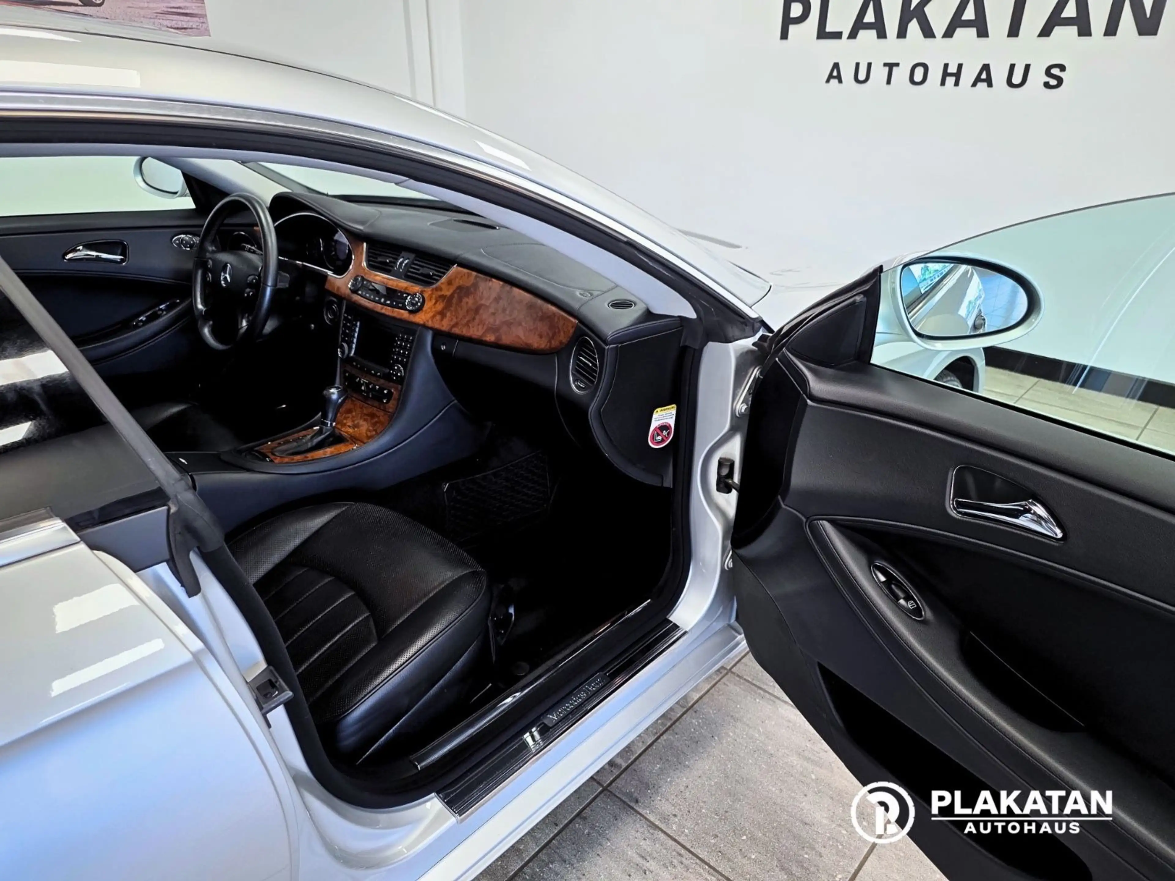 Mercedes-Benz CLS 320 CDI Leder Schiebedach SitzBeluft 4ZKlima — photo 12