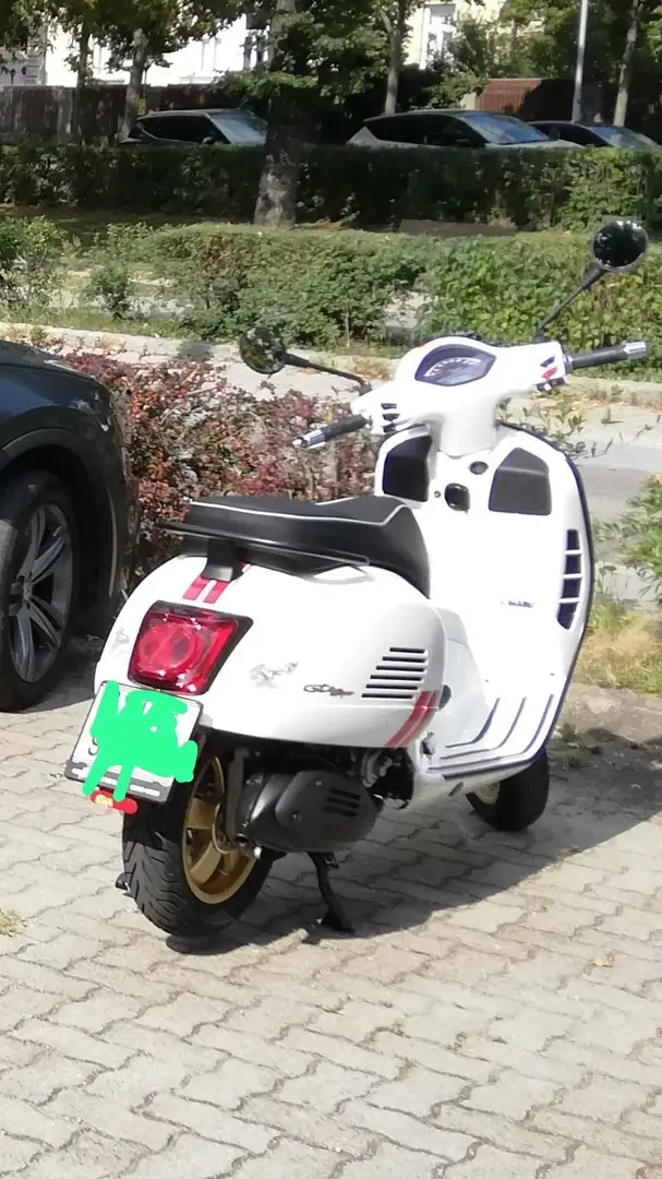 Vespa GTS Super 300 . Blanc - 1