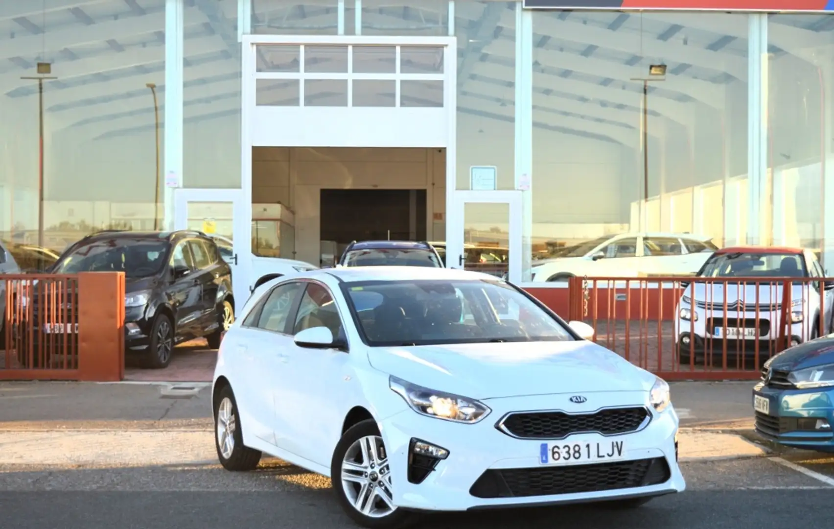 Kia Ceed / cee'd 1.6 CRDI Eco-Dynamics Drive 136 Blanc - 2