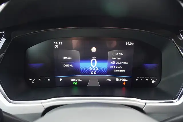 Volkswagen Touran view 4