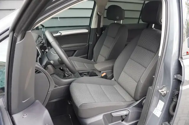 Volkswagen Touran view 12