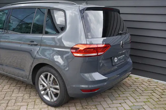Volkswagen Touran view 16