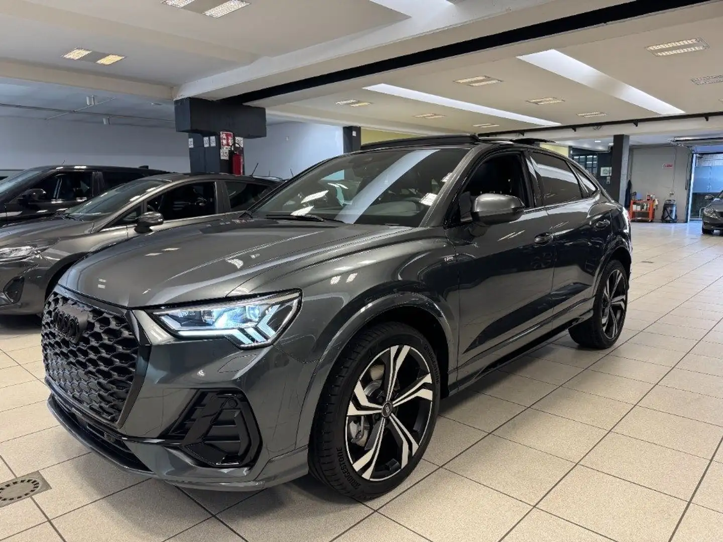 Audi Q3 SPB 40TDI quattro Stronic Identity Black SLINE+TET Grigio - 1