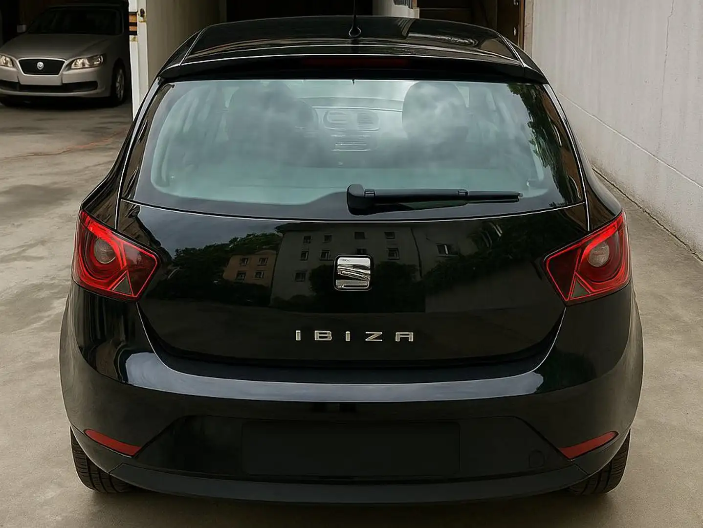 SEAT Ibiza Ibiza ST 1.4 16V Style Viva Schwarz - 2