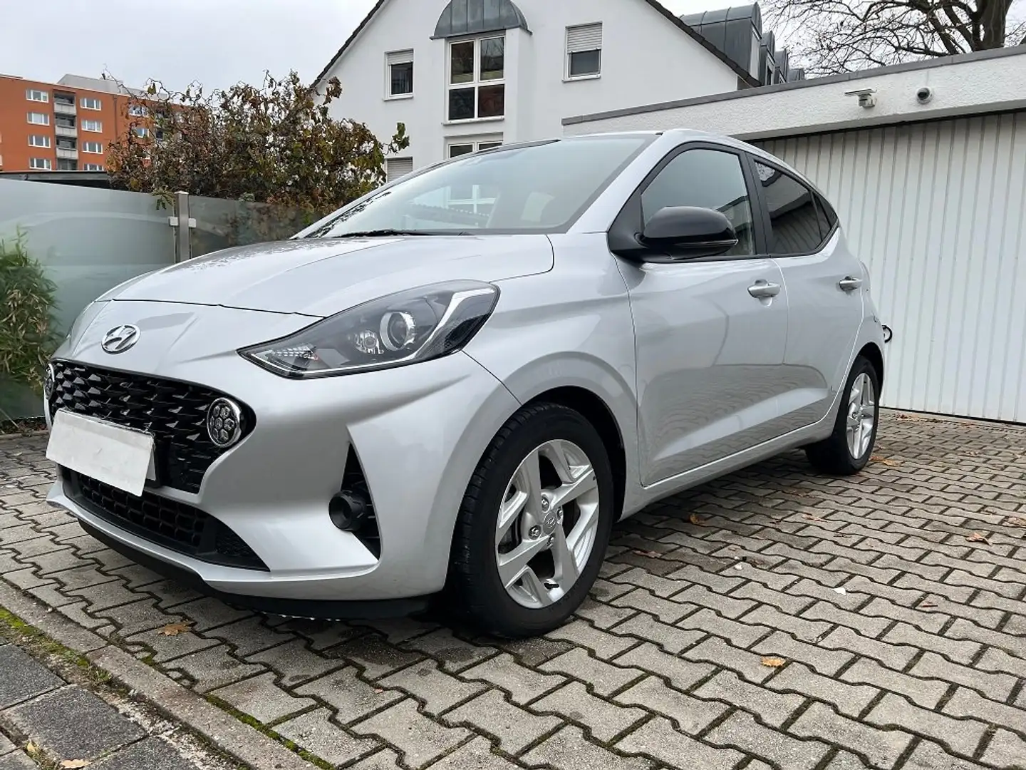 Hyundai i10 i10 1.0 Connect,Super Ausstatt.,Navi,Kamera,Sitzh. Silber - 2