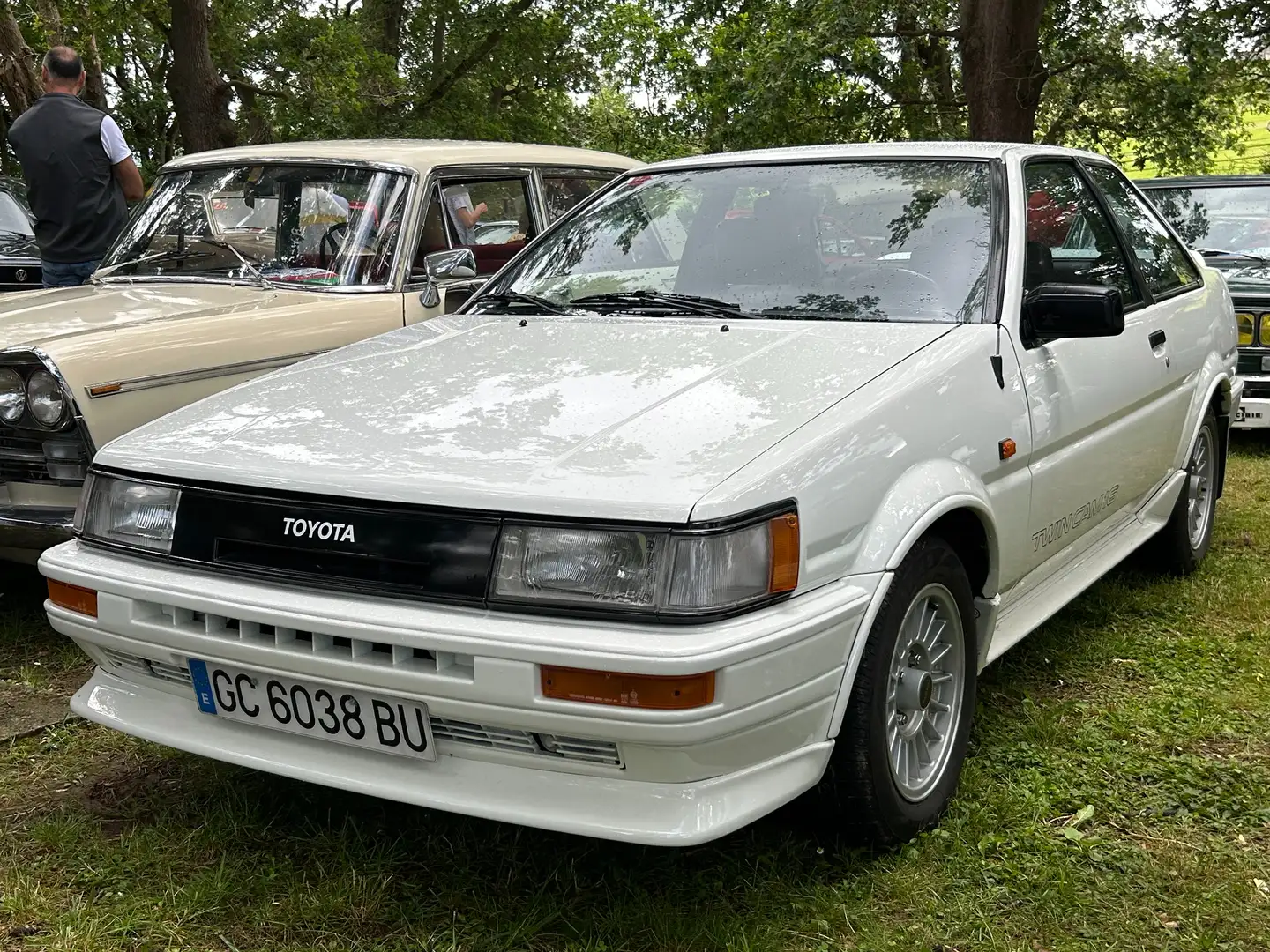 Toyota Corolla AE86 Levin Coupe Blanco - 1