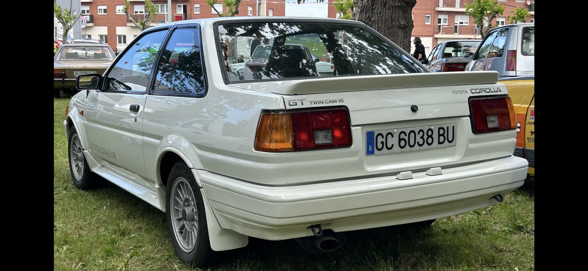 Toyota Corolla AE86 Levin Coupe Blanco - 2