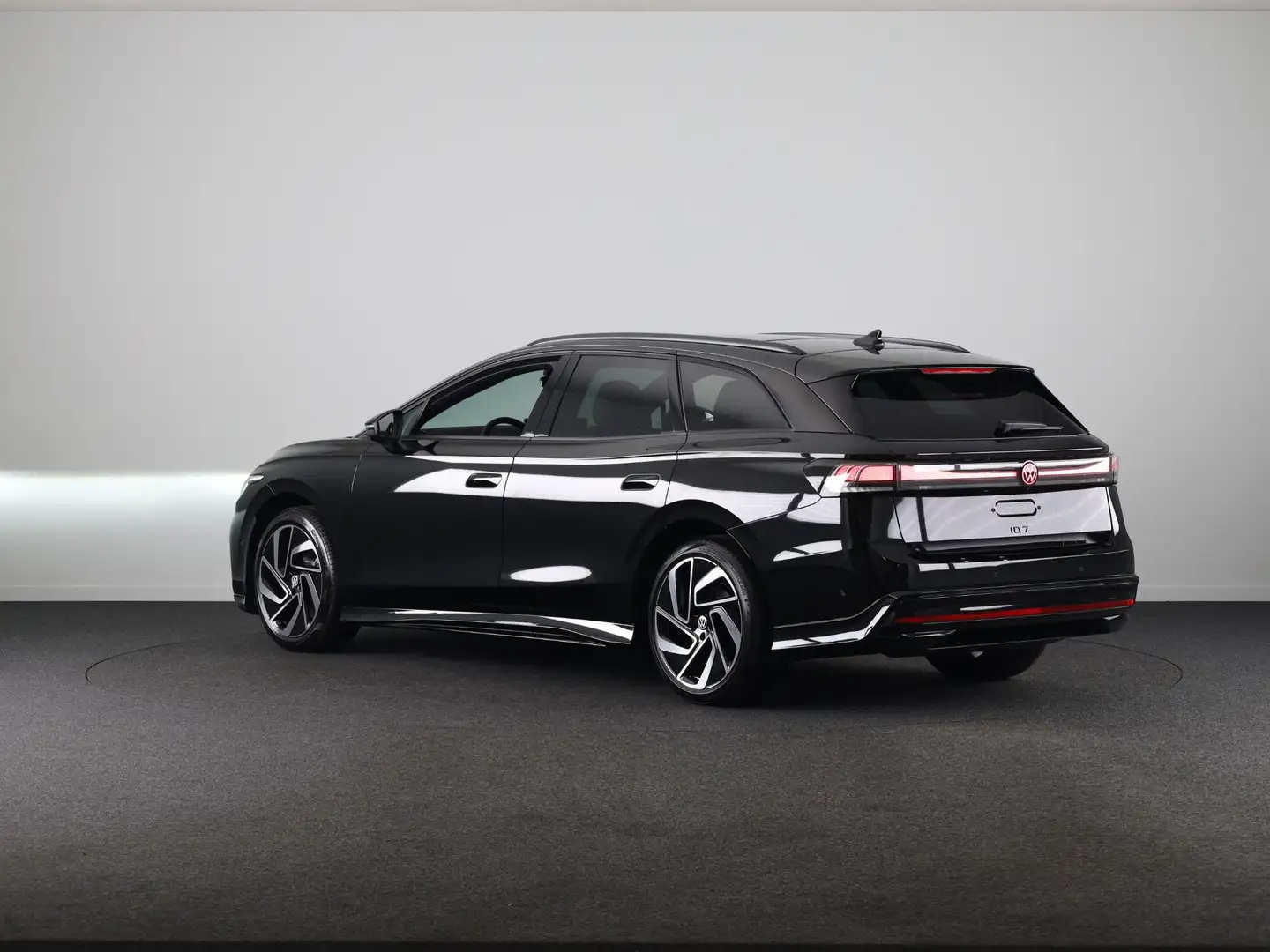 Volkswagen ID.7 Pro Limited Edition 77 kWh accu 210 kW / 286 PK Va Noir - 2