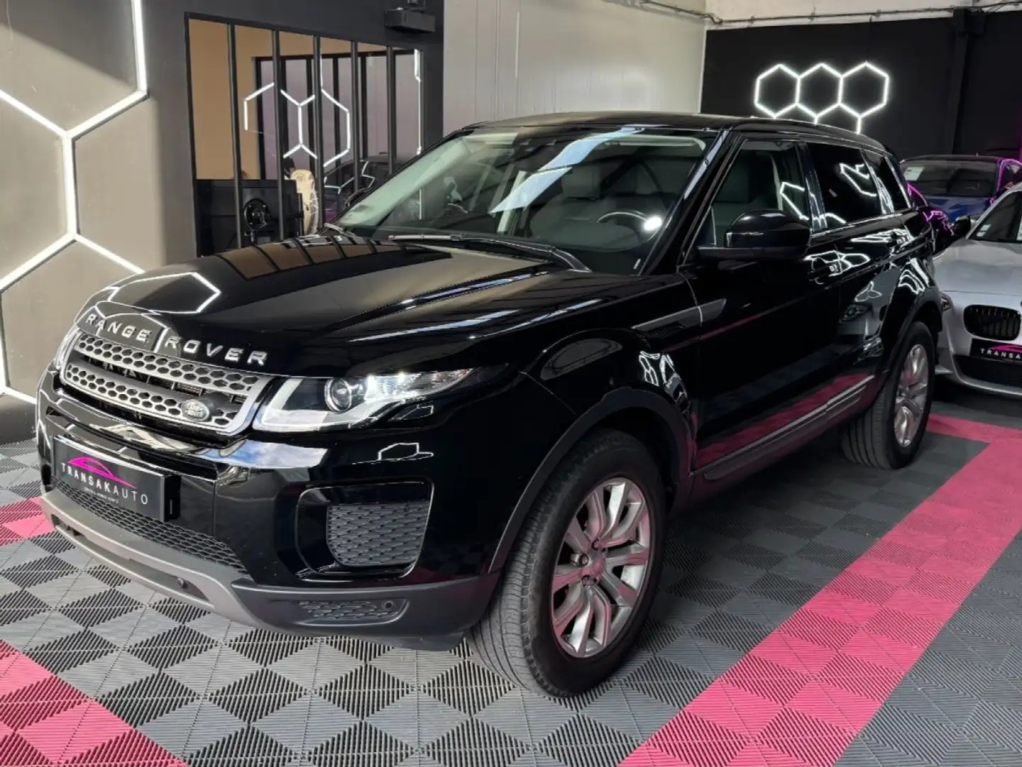 Land Rover Range Rover Evoque 2.0 150ch PURE ~ Toit panoramique ~ Caméra de recul ~ Radar AV et AR ~ Schwarz - 2