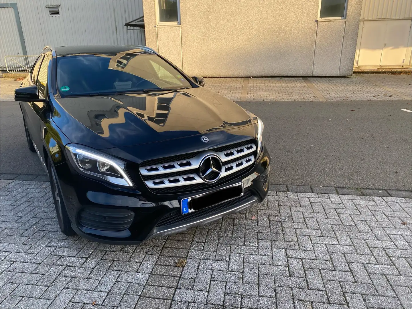 Mercedes-Benz GLA 180 GLA AMG Line Schwarz - 1