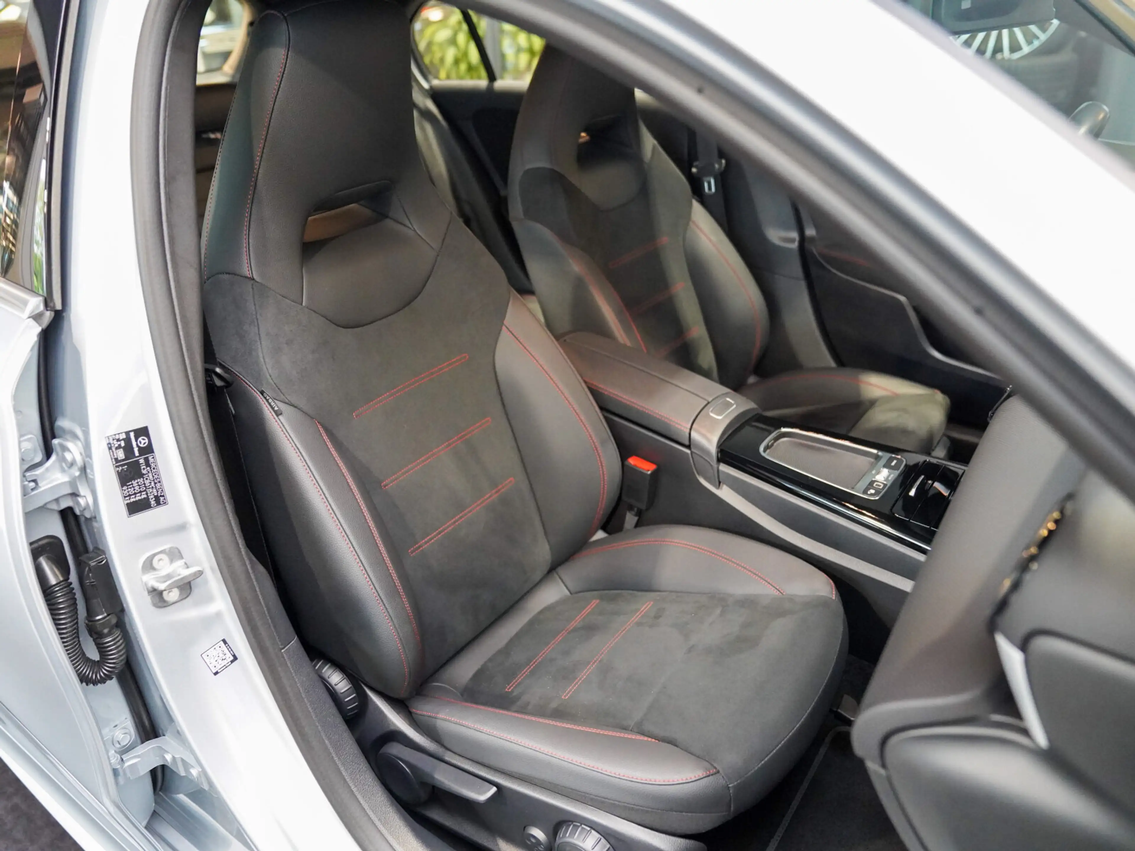 Mercedes-Benz A 200 A 200 d AMG Line 360° CarPlay Lenkradheiz KEYLES — photo 8