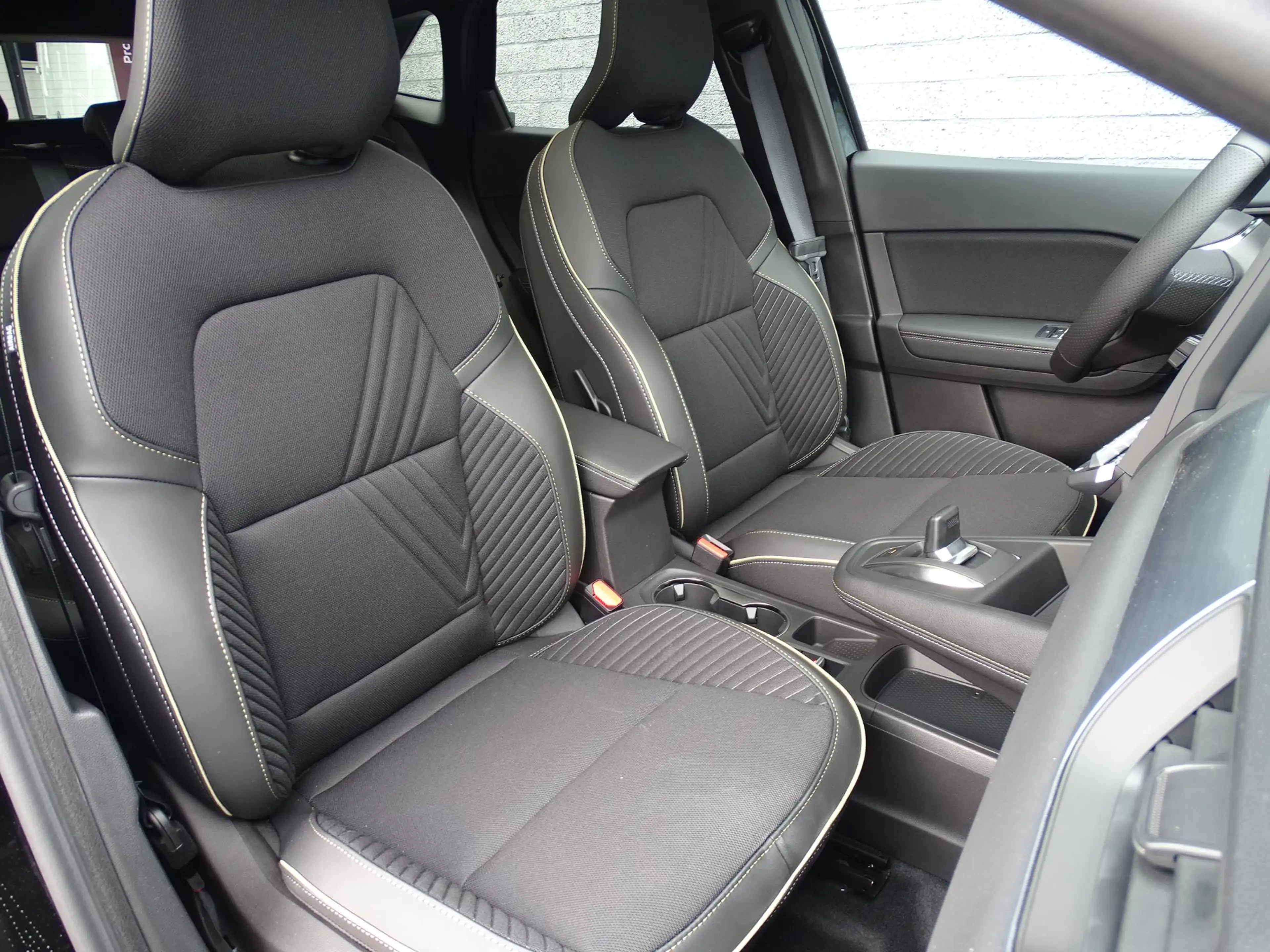 Renault Symbioz 1.8 E-Tech full hybrid 160 iconic | Harman & Kardo — photo 7