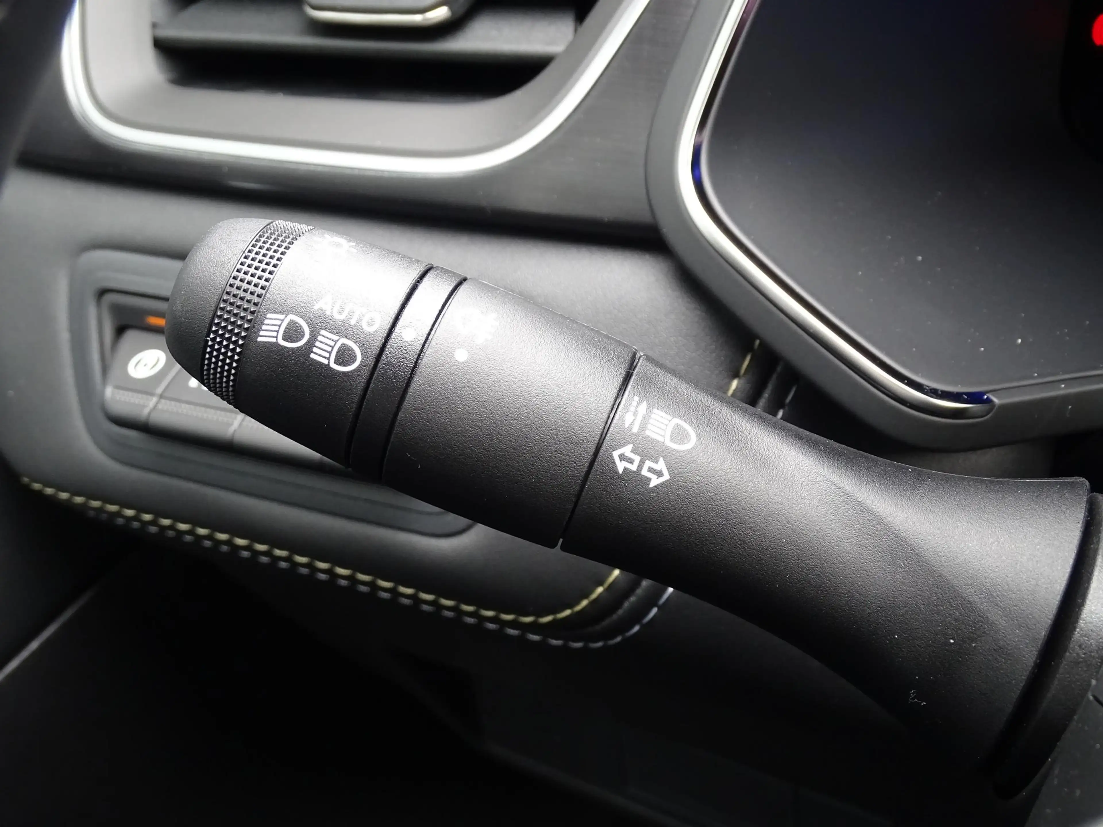 Renault Symbioz 1.8 E-Tech full hybrid 160 iconic | Harman & Kardo — photo 17