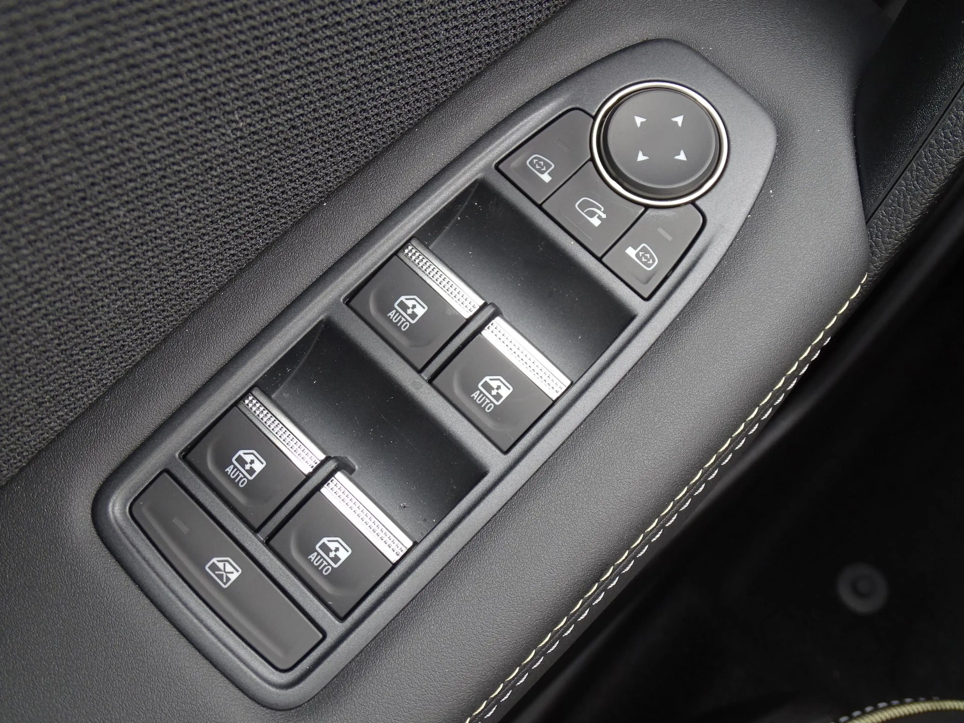 Renault Symbioz 1.8 E-Tech full hybrid 160 iconic | Harman & Kardo — photo 23