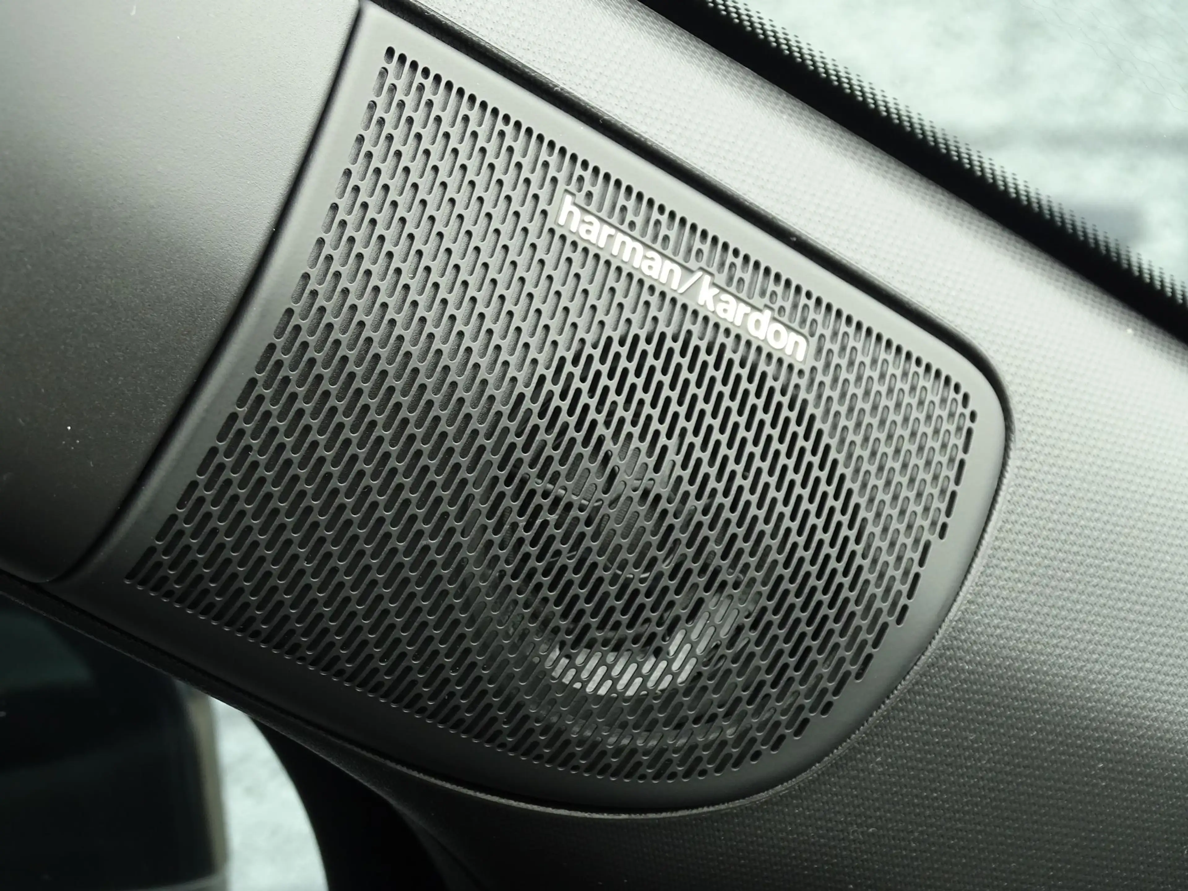 Renault Symbioz 1.8 E-Tech full hybrid 160 iconic | Harman & Kardo — photo 35