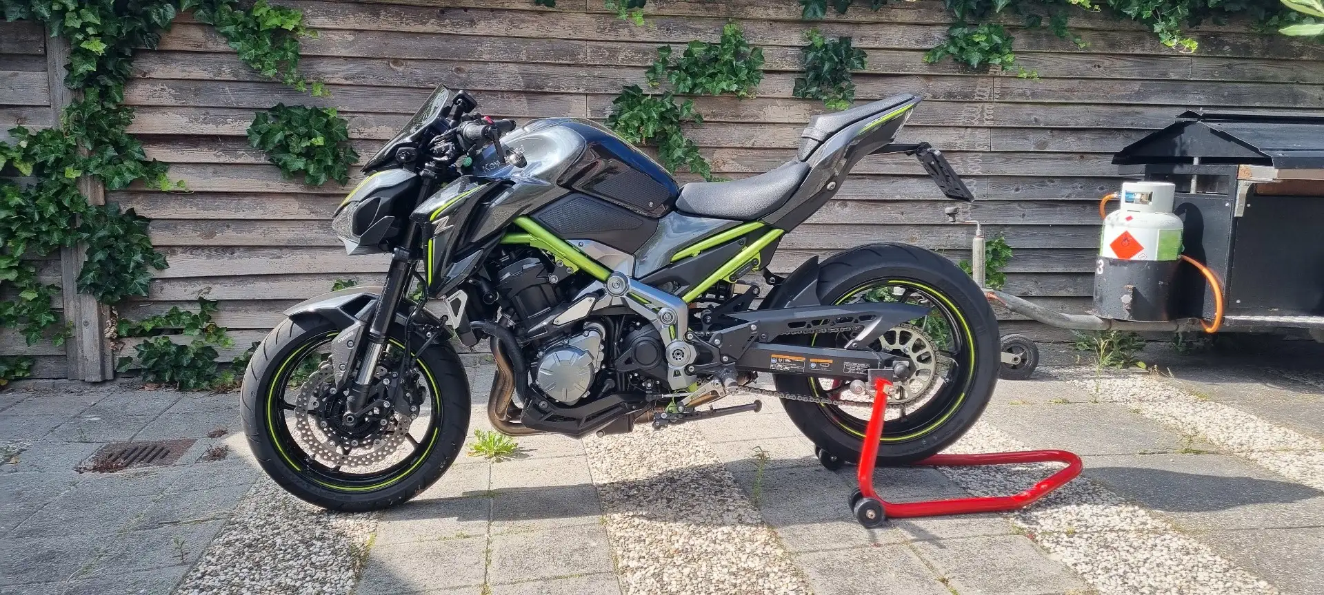 Kawasaki Z 900 Zwart - 1