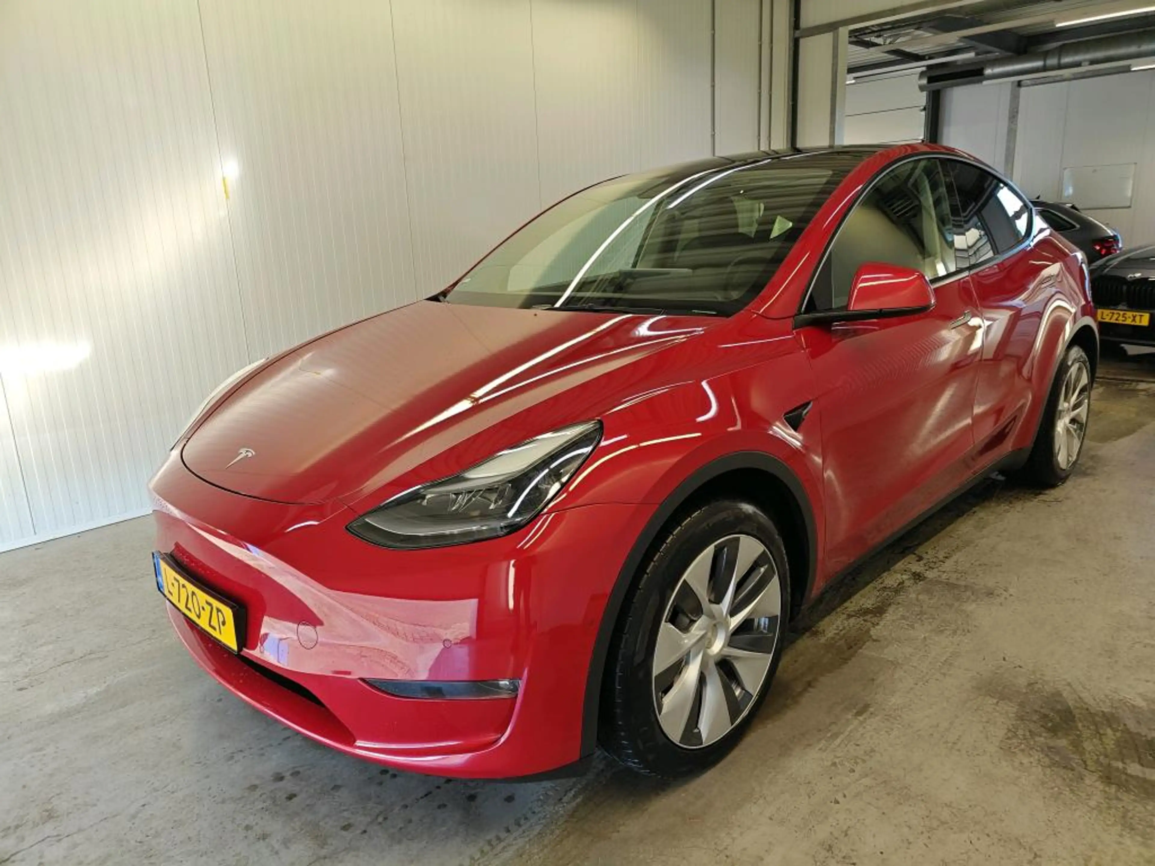 Tesla Model Y Long Range 351pk AWD 90,2 SoH [ TREKHAAK+AUTOPILOT