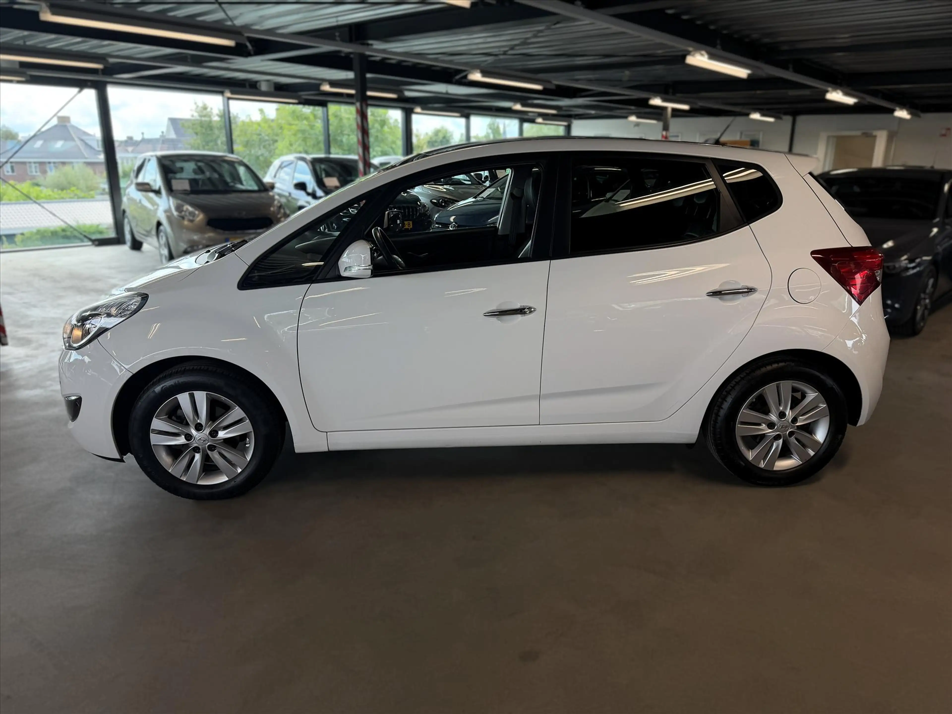 Hyundai iX20 1.6 CVVT 125pk Aut. Leder, Pano, Camera, Lmv — photo 3