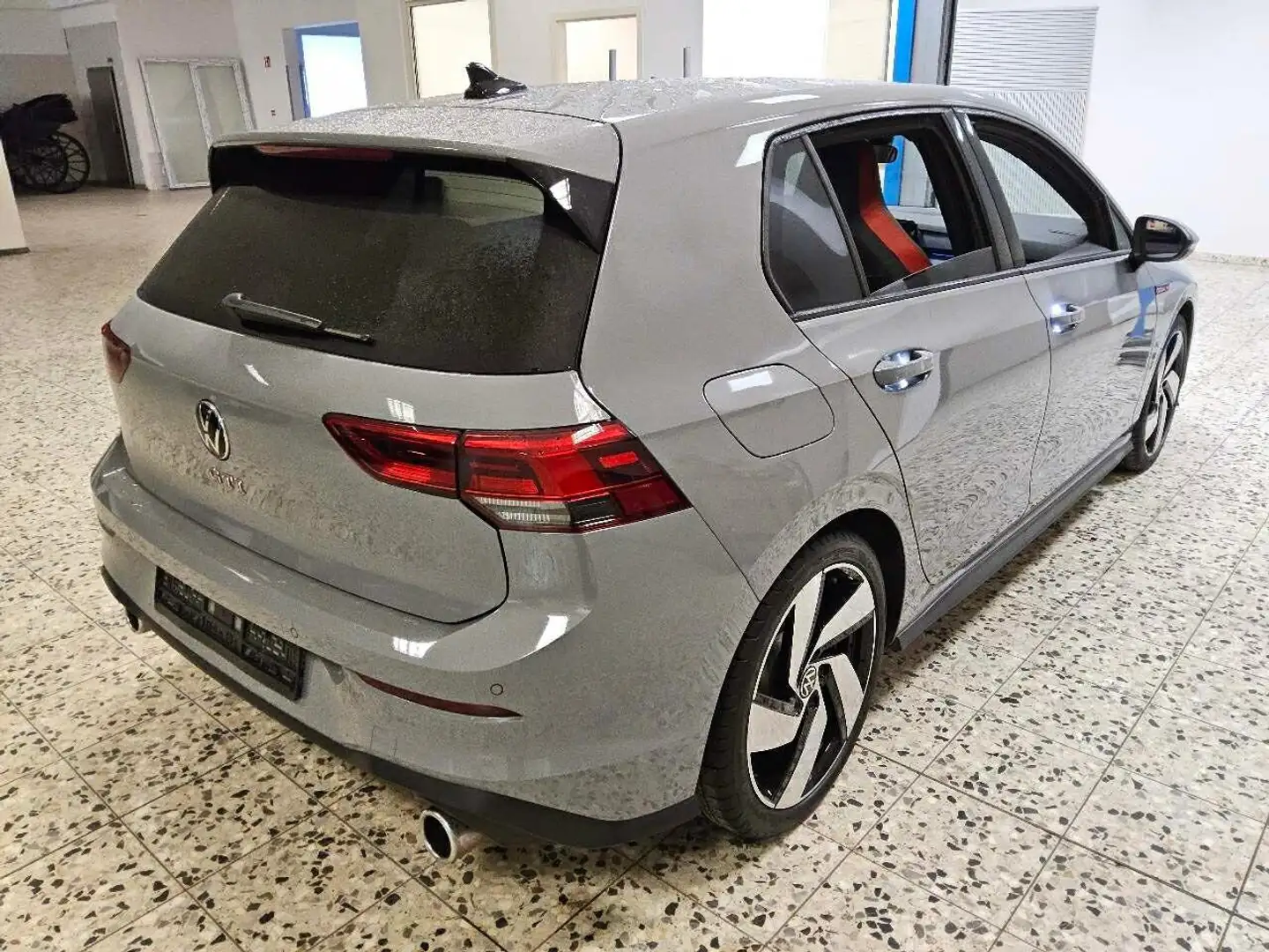 Volkswagen Golf VIII GTI 2.0 TSI DSG Klima Navi Einparkhilfe Grau - 2
