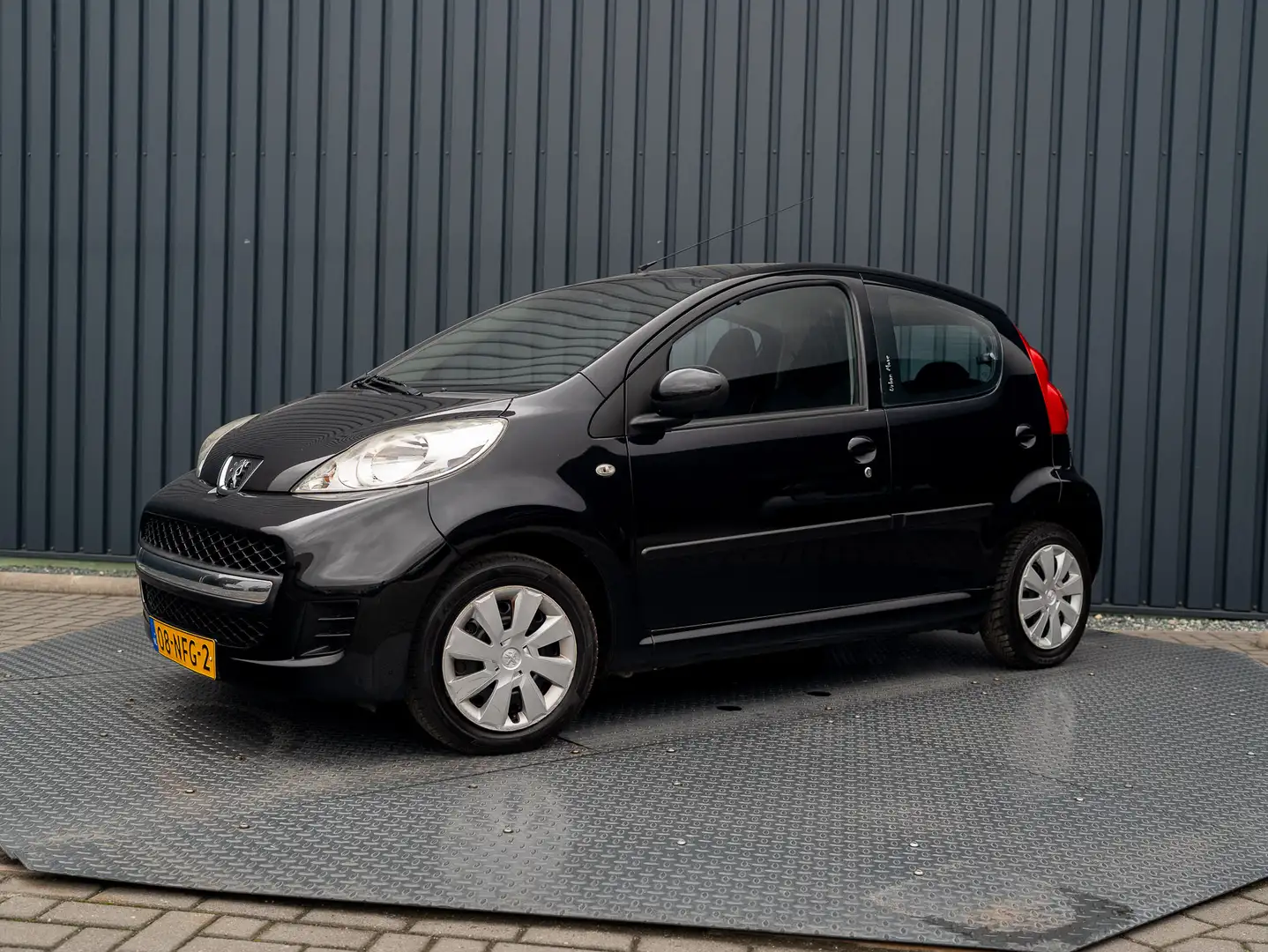 Peugeot 107 1.0-12V Urban Move | Airco | Elk. Ramen | Centrale Zwart - 2