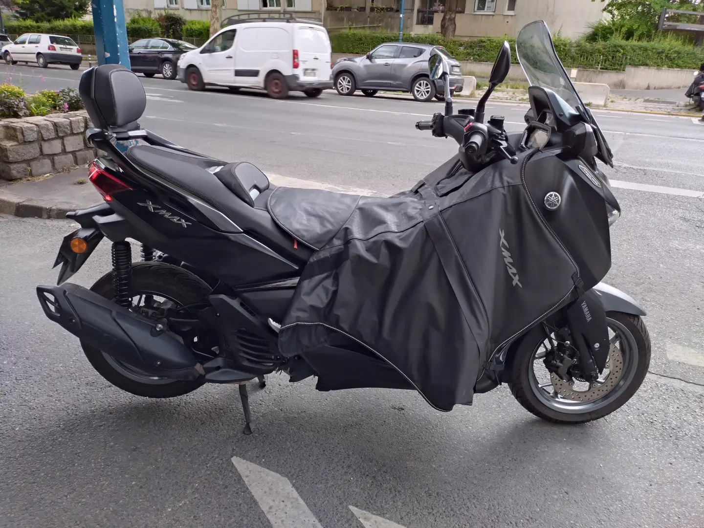 Yamaha X-Max 125 Zwart - 1