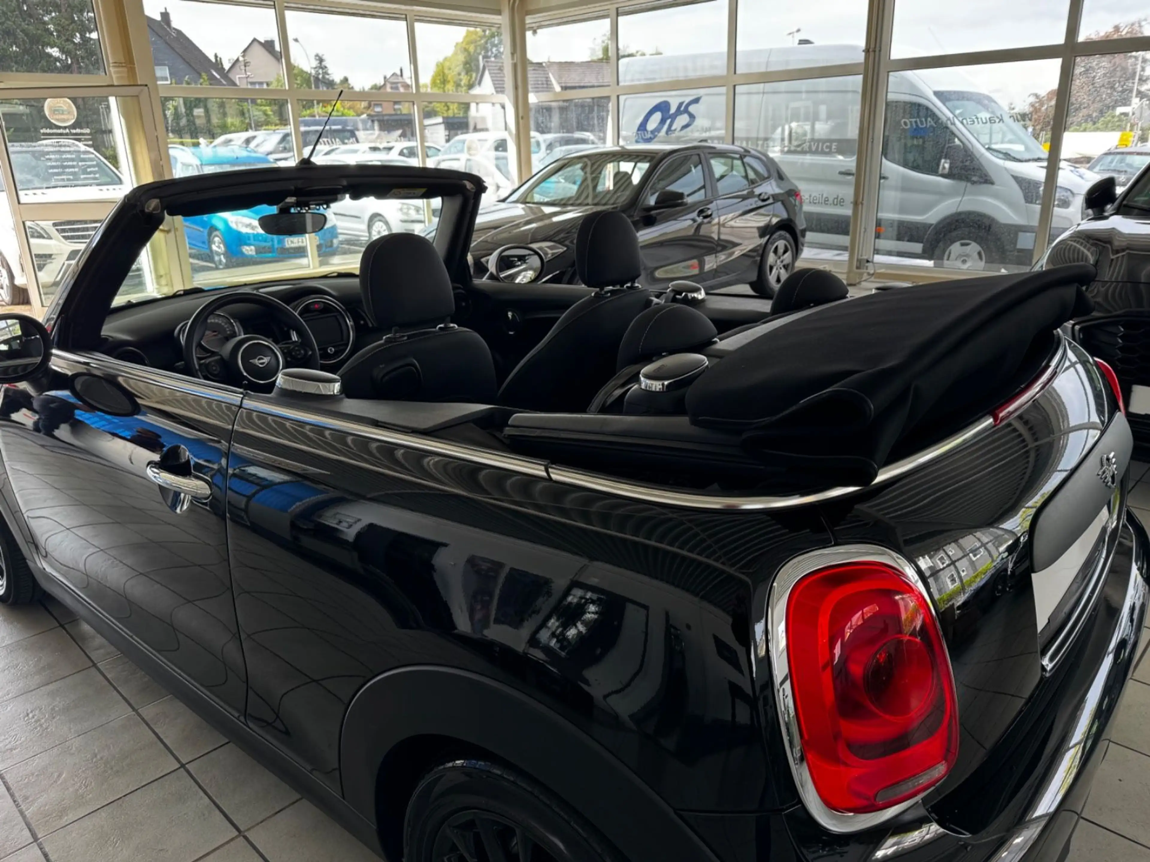 MINI One Cabrio/2.HD/KLIMA/SHZ/PDC/BT/TEL/ALU — photo 14