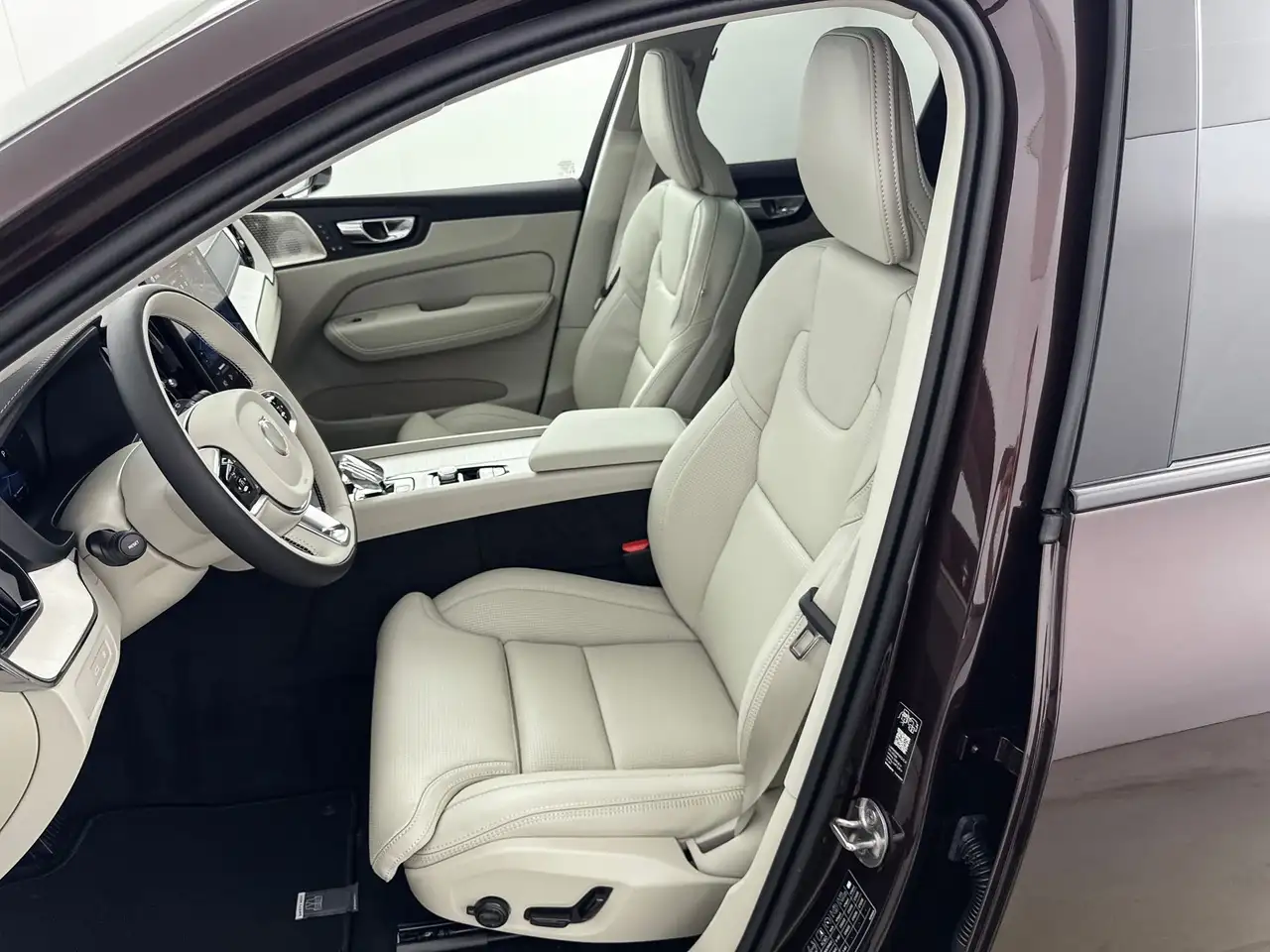 Volvo XC60 2026 — фото 12