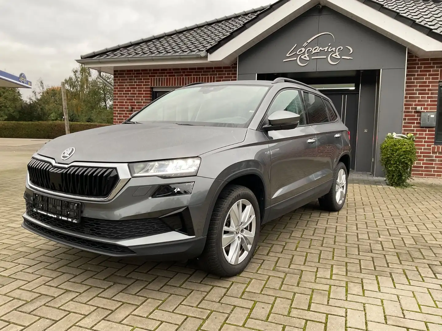 Skoda Karoq 1.5l TSI DSG ACC,Kamera,Navi,LED,ACC Gris - 1