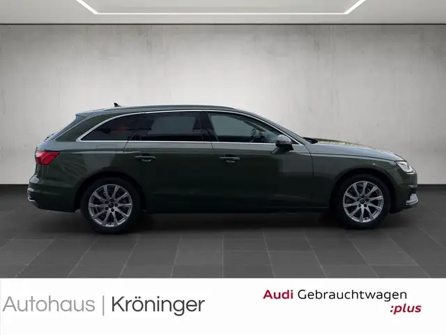 Audi A4 Avant view 4