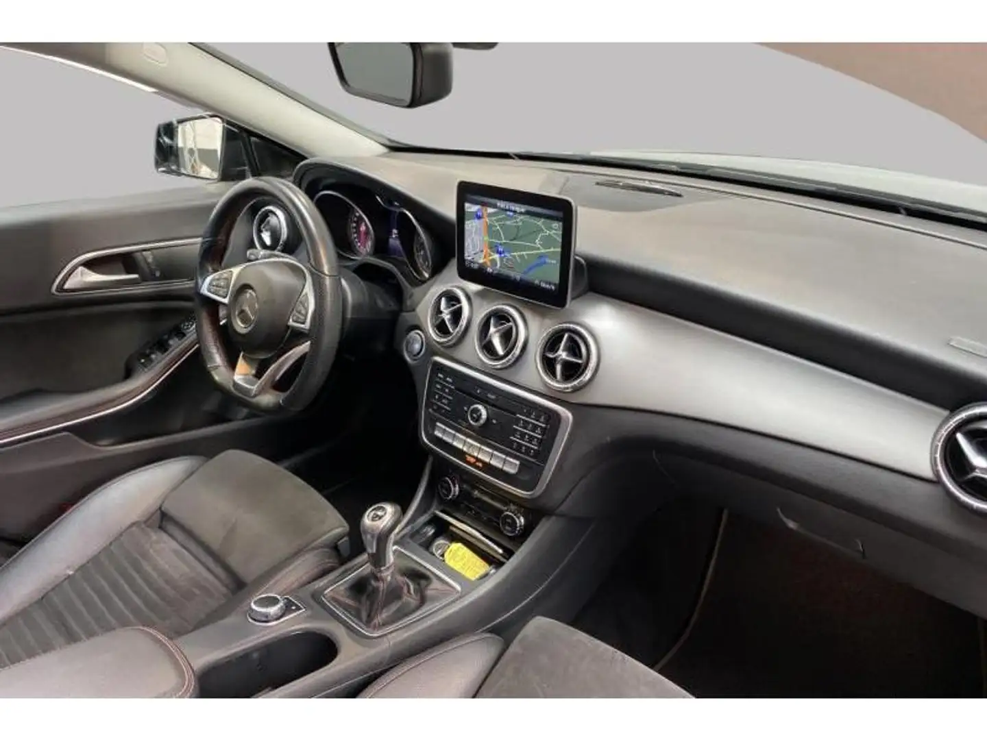 Mercedes-Benz CLA 180 AMG Line *Night Pack-Vision Pa Negru - 2