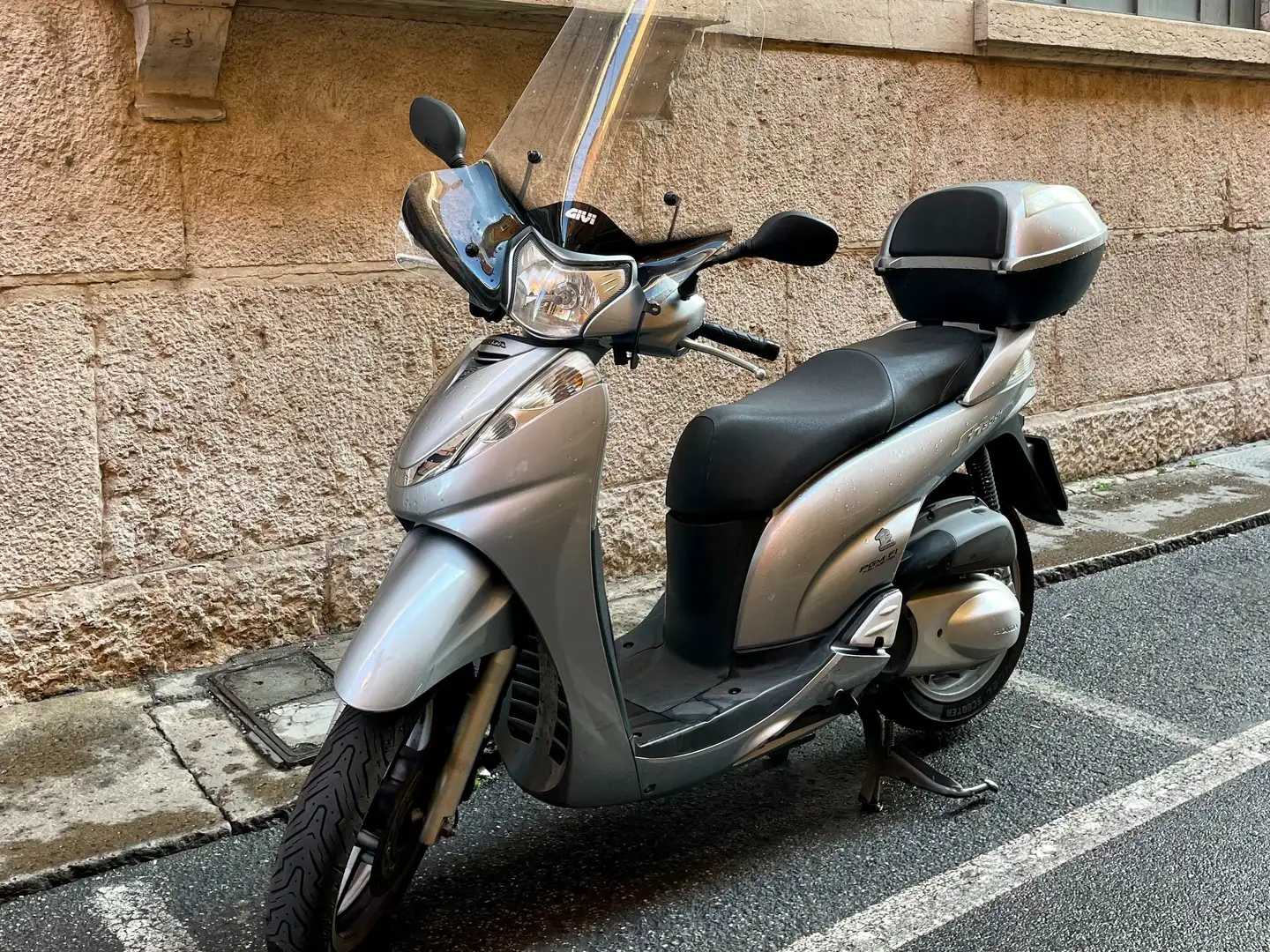 Honda SH 300 ABS Gri - 2