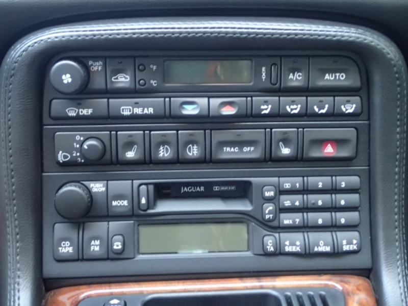 Jaguar XK8 4.0 Cabrio Memory Sitzheizung Leder PDC — photo 13