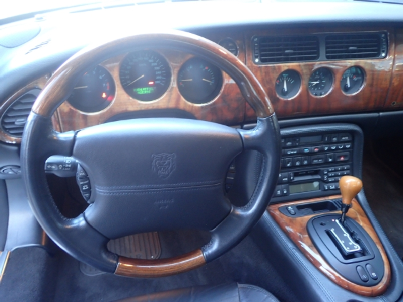 Jaguar XK8 4.0 Cabrio Memory Sitzheizung Leder PDC — photo 11