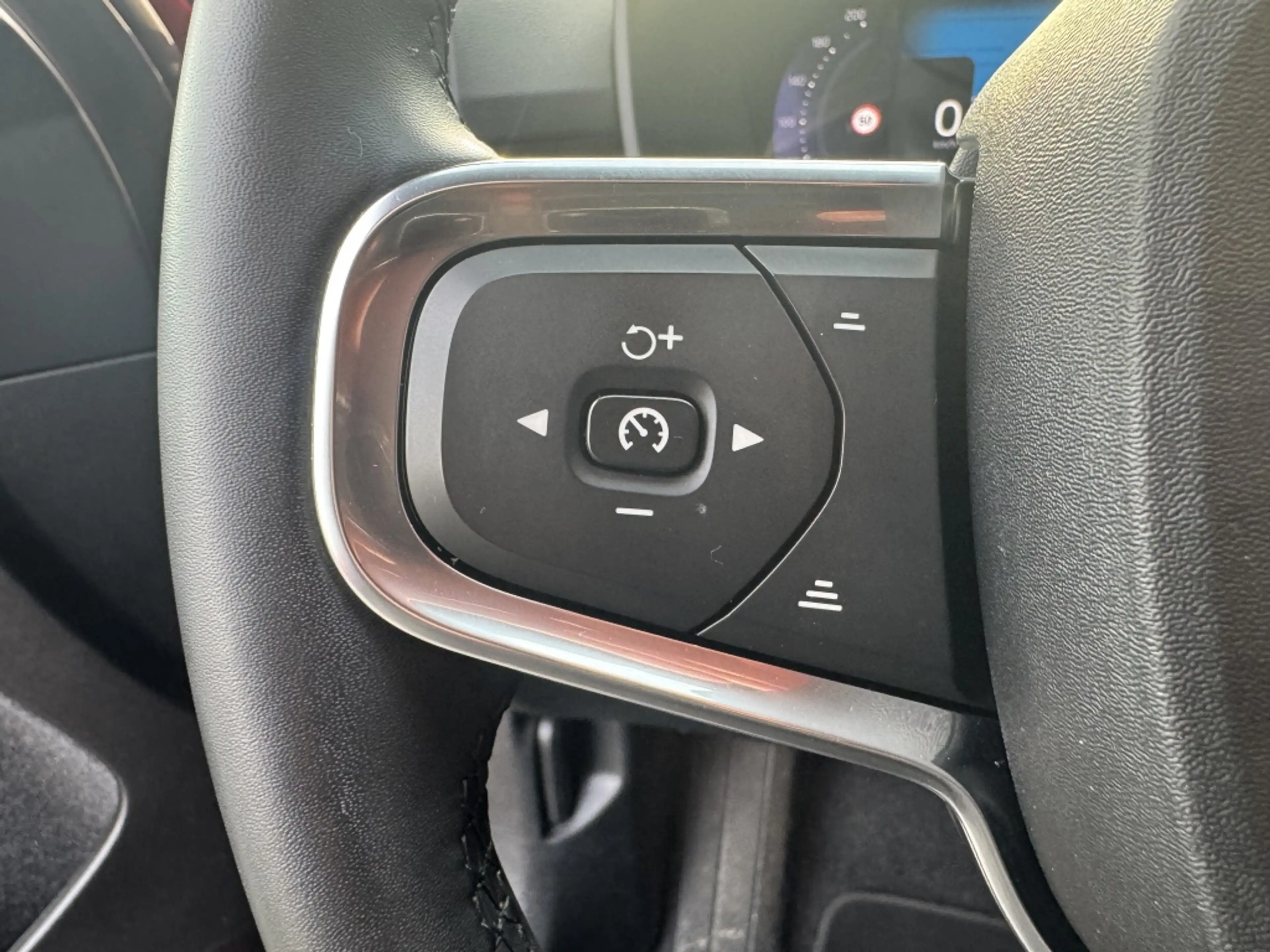Volvo XC40 B3 163pk Mild Hybrid Aut Business Edition — photo 19