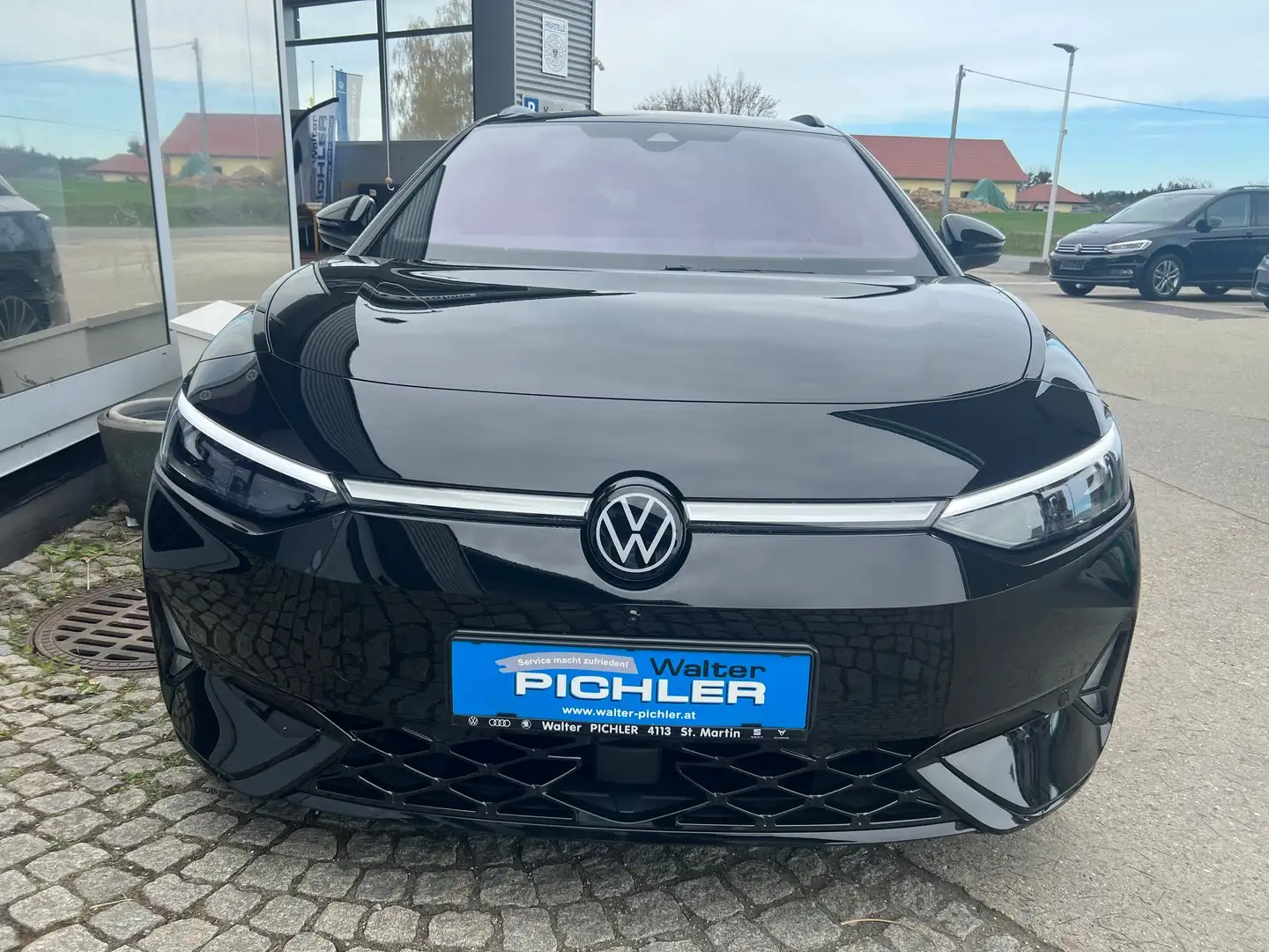 Volkswagen ID.7 Tourer GTX 4MOTION 250 kW Business Schwarz - 2
