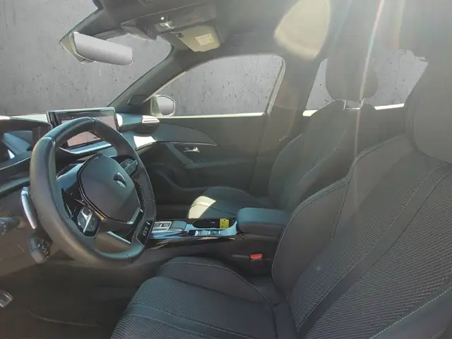 Peugeot 2008 view 9