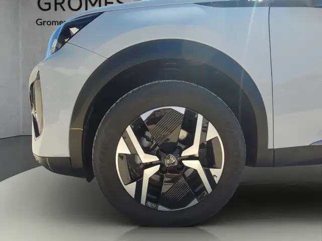 Peugeot 2008 view 11