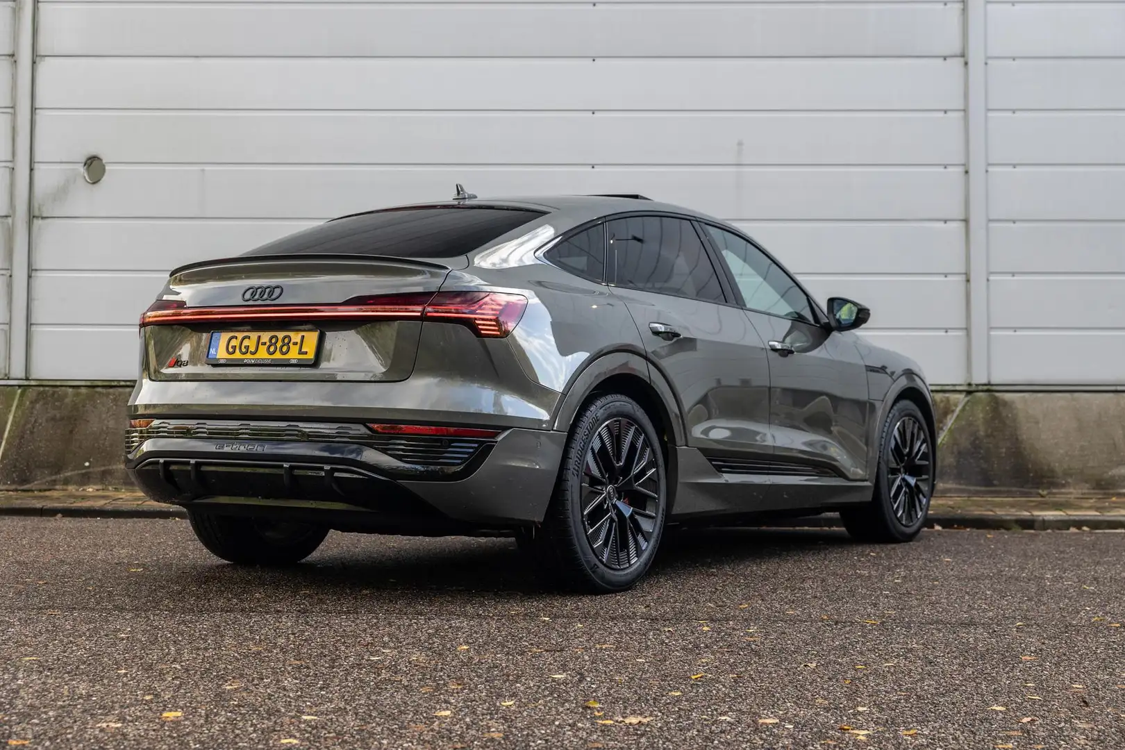 Audi Q8 e-tron Sportback 50 340pk Quattro S Edition 95 kWh | SoH Gris - 2