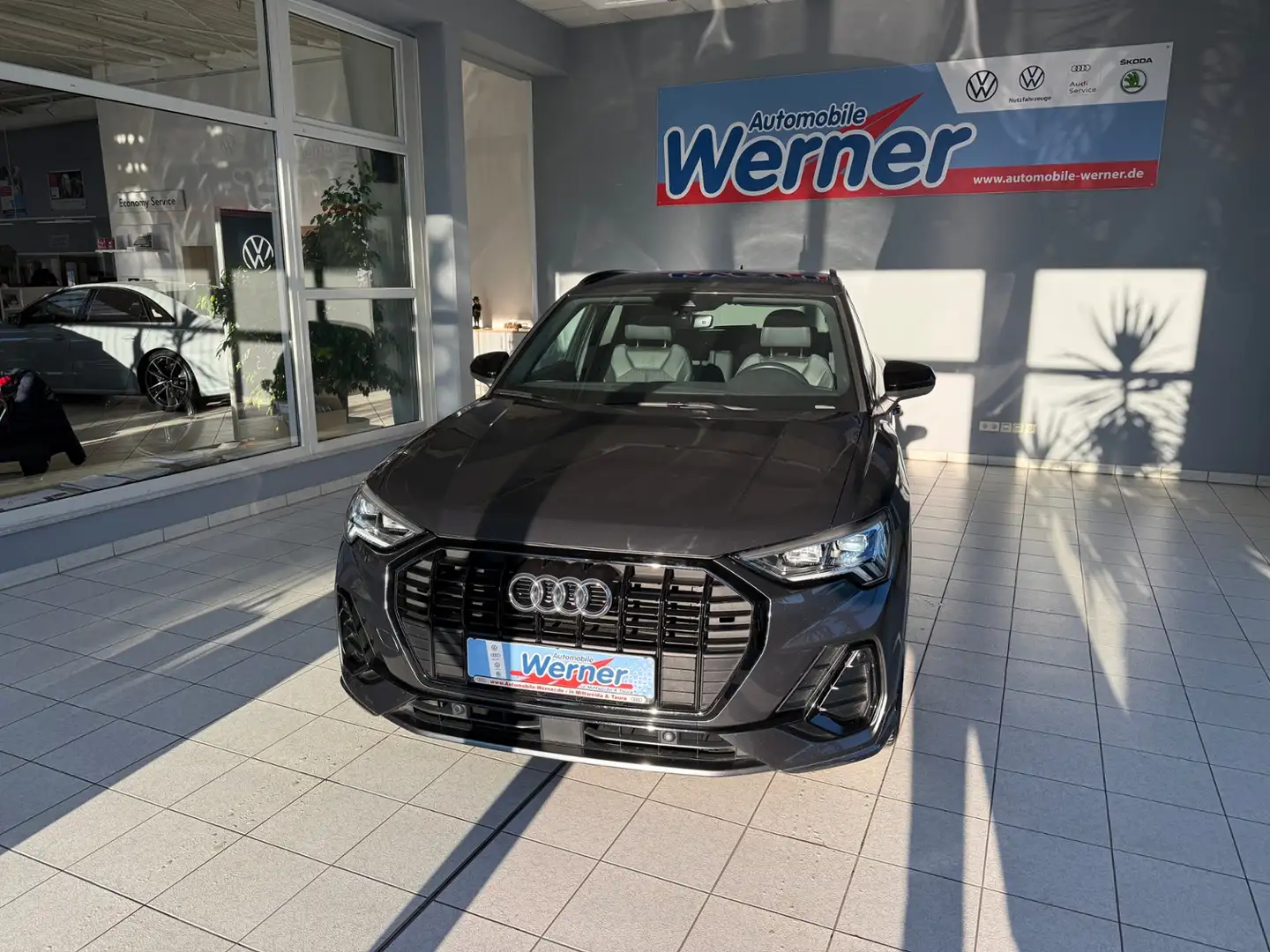 Audi Q3 S line 35 TFSI LED Navi AHK eletr.Heckklappe Grau - 2