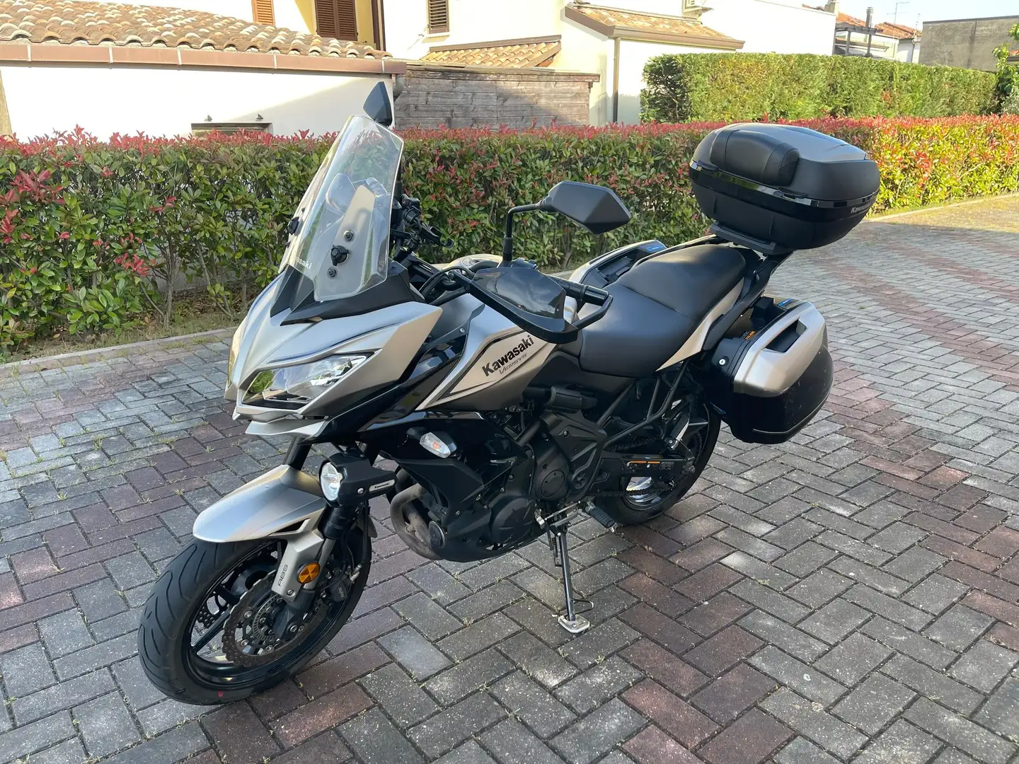 Kawasaki Versys 650 Grand Tourer Gris - 1