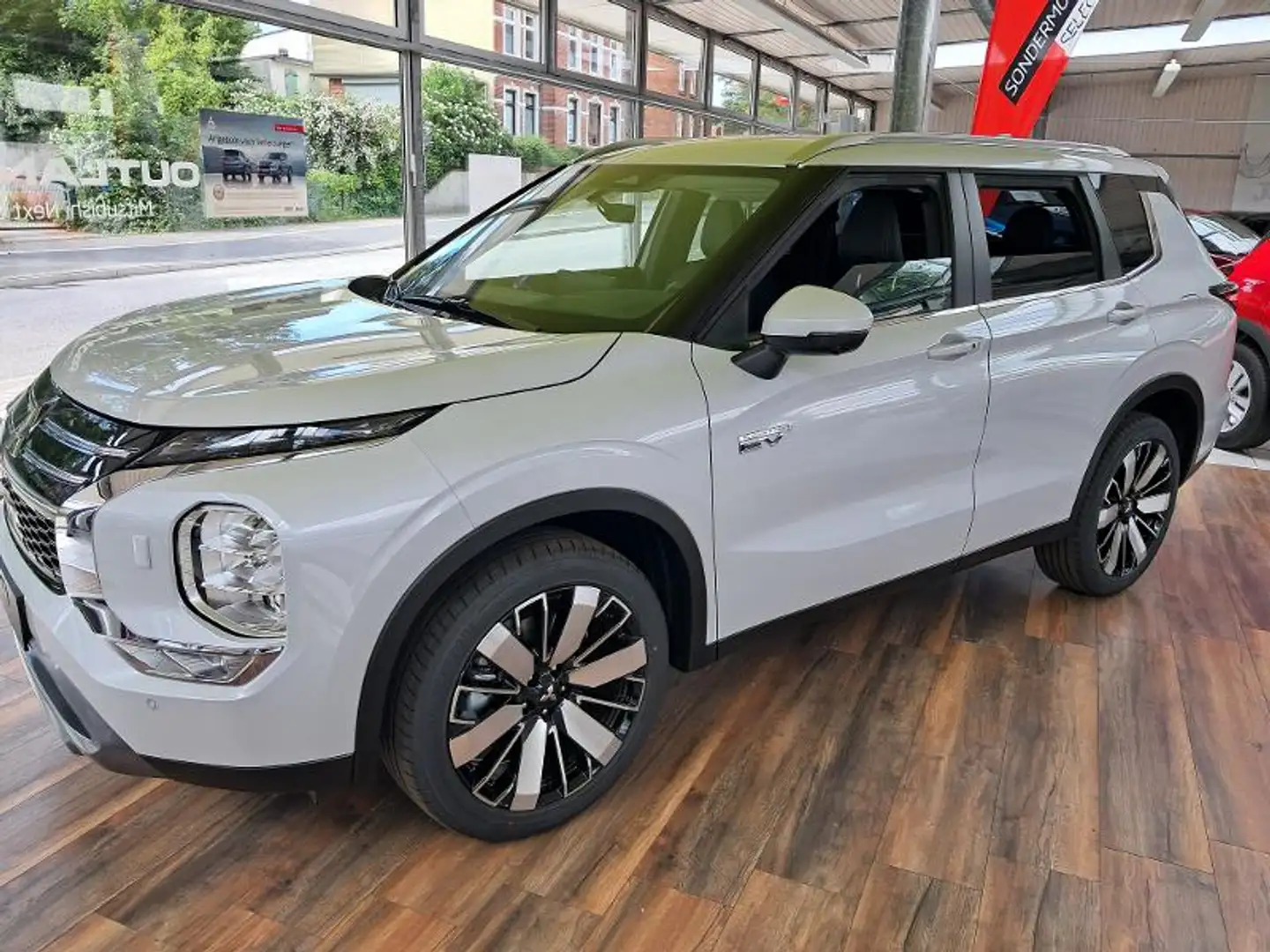Mitsubishi Outlander 2.4L PHEV Intro Edition 4X4 Weiß - 1