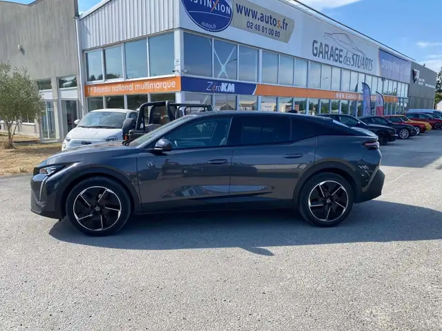 Peugeot 408 view 3