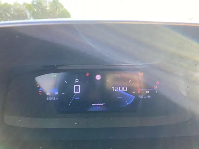 Peugeot 408 view 8