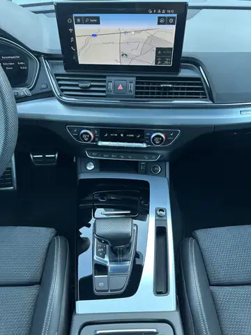 Audi Q5 view 12
