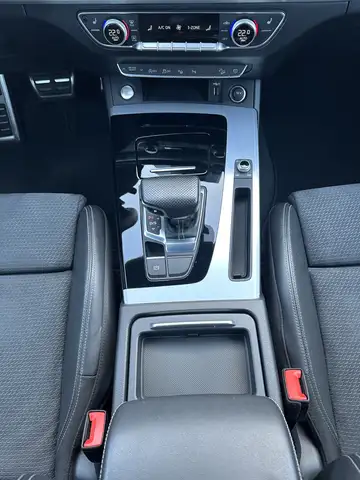 Audi Q5 view 13